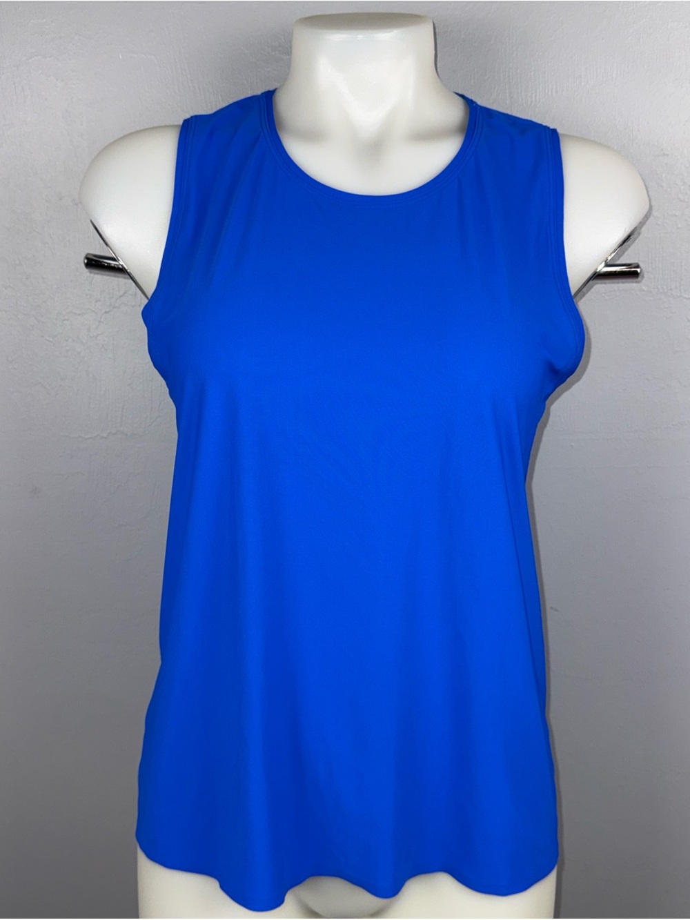 Lululemon Tank Top Women’s M Cobalt Blue Sleeveless Perforated Back Design *READ